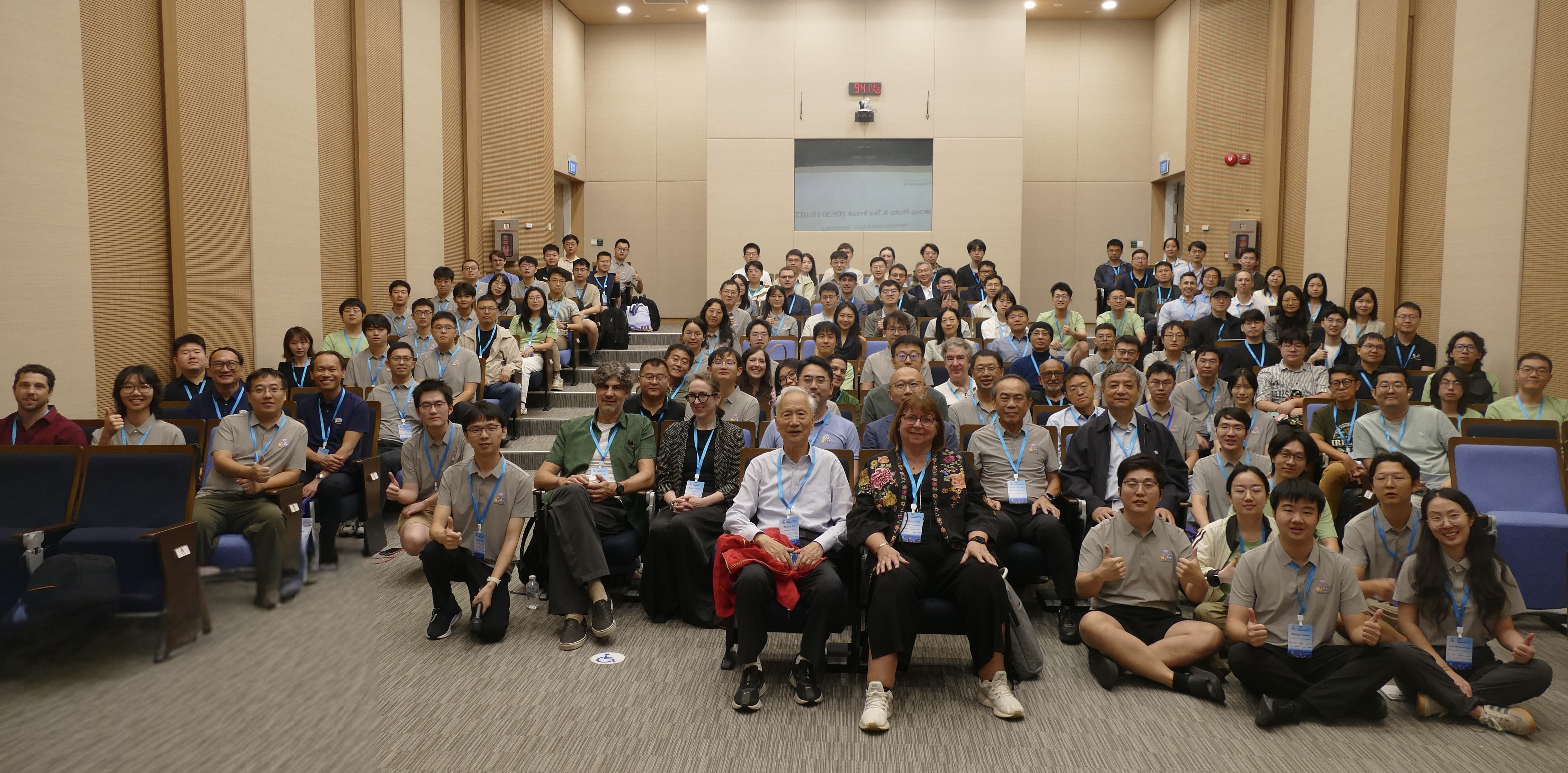 20260508-清华大学-新加坡国立大学下一代搜索技术联合研究中心第十二次学术研讨会召开-新加坡国立大学学生-合影.jpg