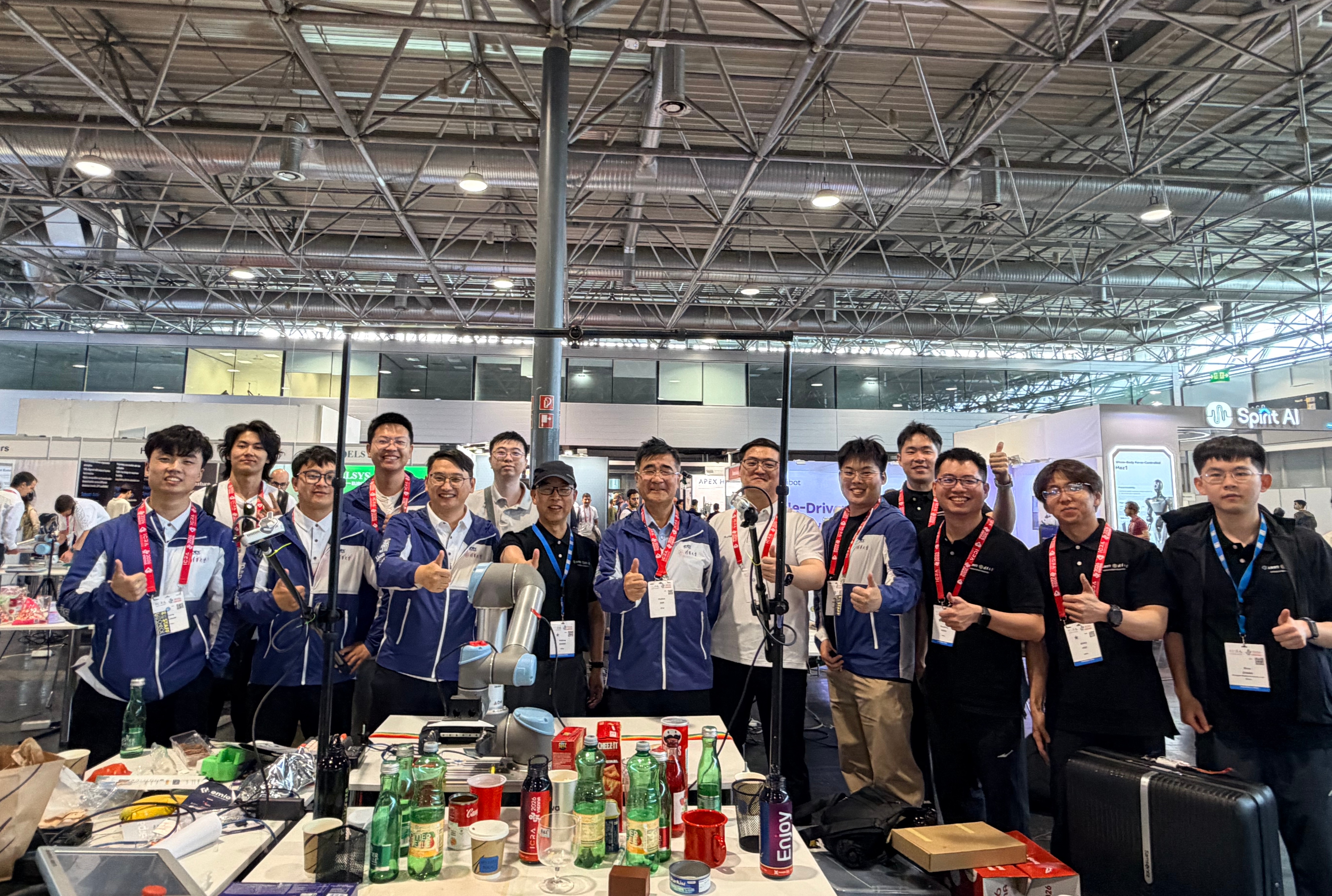 20260618-计算机系孙富春教授团队在ICRA 2026机器人竞赛中获两项冠军及一项铜牌-学生-团队在比赛现场合影.jpg 20260618-计算机系孙富春教授团队在ICRA 2026机器人竞赛中获两项冠军及一项铜牌-学生-团队在比赛现场合影.jpg